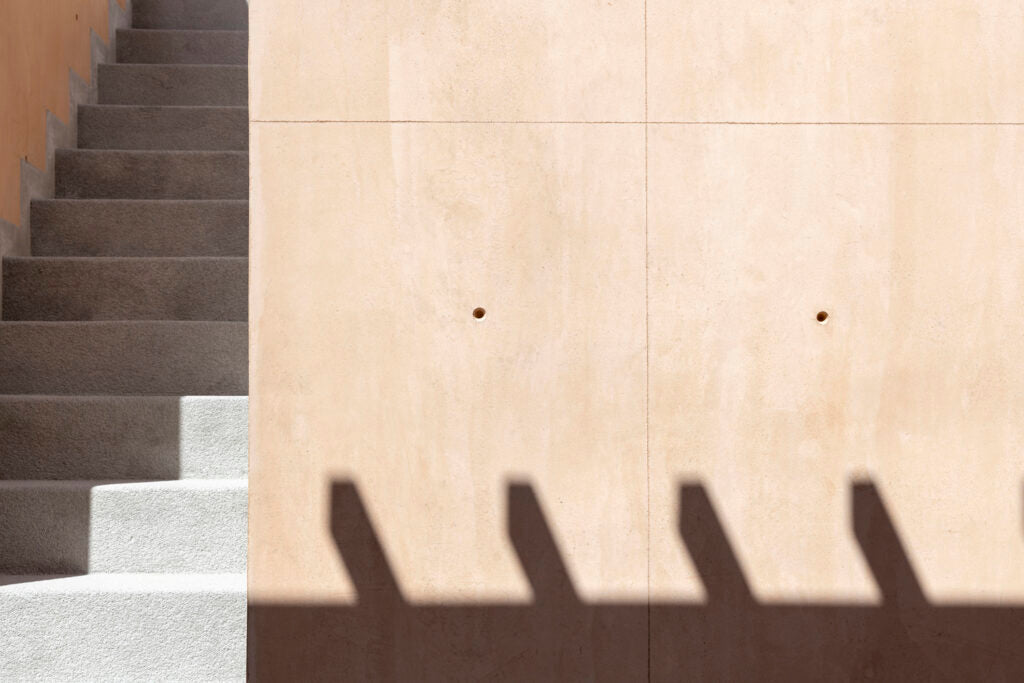 El arte del concreto pigmentado en la arquitectura Latinoamericana